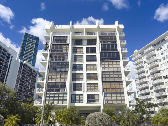 Brickell Shores  photo 3